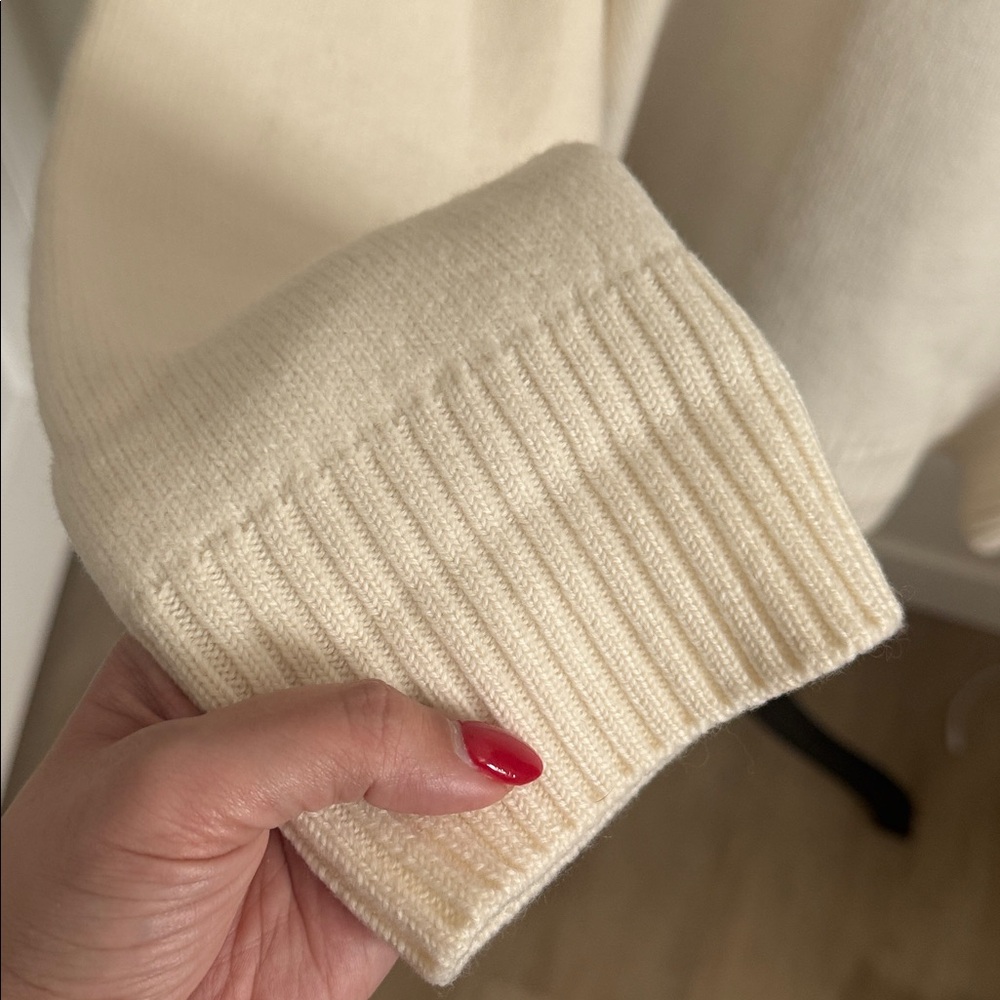 Ami Alexandre Mattiussi Cream Sweater with Red Heart - Picture 10 of 11